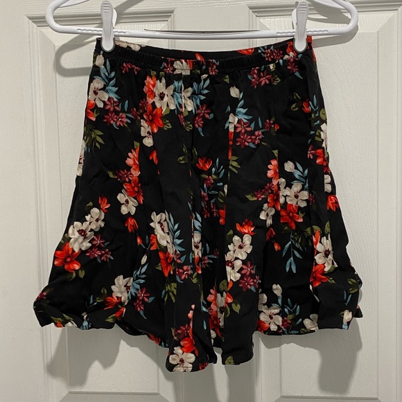 Hollister High-Waisted Skirt - Picture 2 of 2